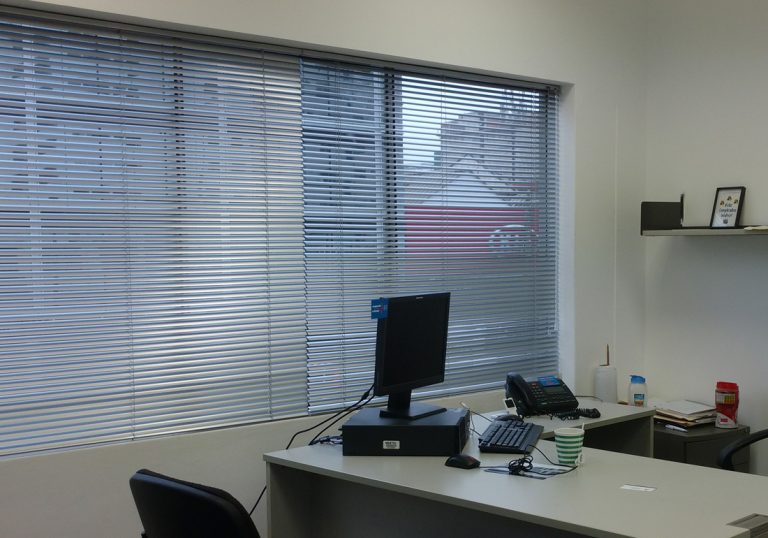 Persianas-Verticales-de-Aluminio-03