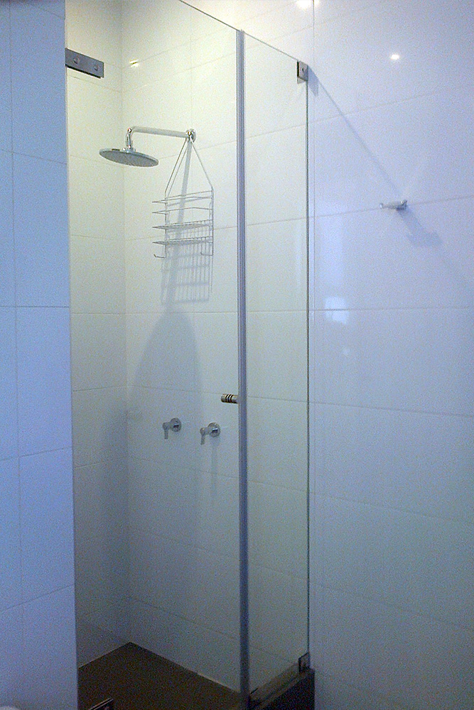 Puerta-batiente-de-ducha