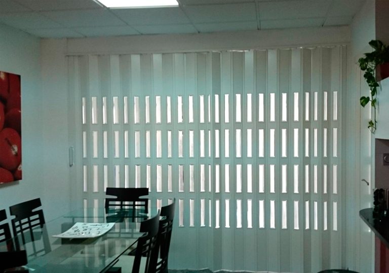 puerta-plegable-color-blanco
